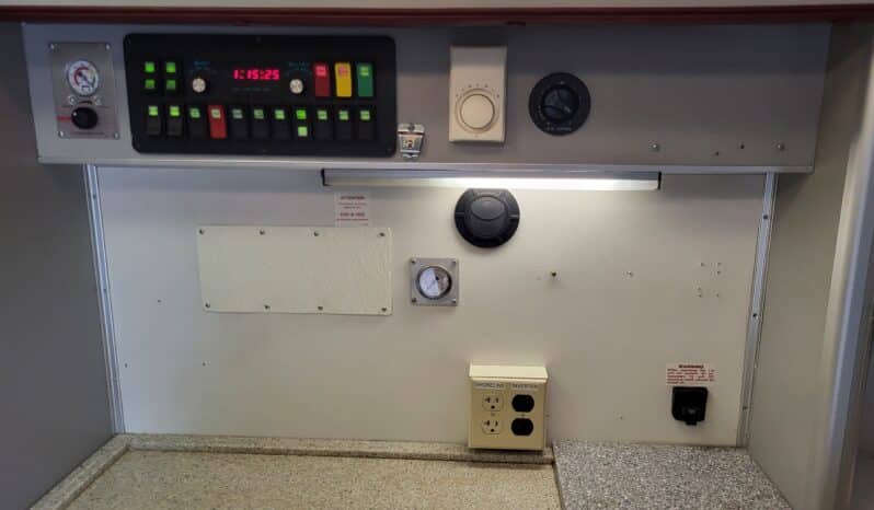 
								2008 Chevy Kodiak 6.6L with Allison McCoy Miller Ambulance or Command/Support Vehicle full									