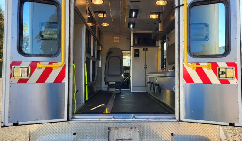 
								2007 G3500 6.6L Wheeled Coach Ambulance full									