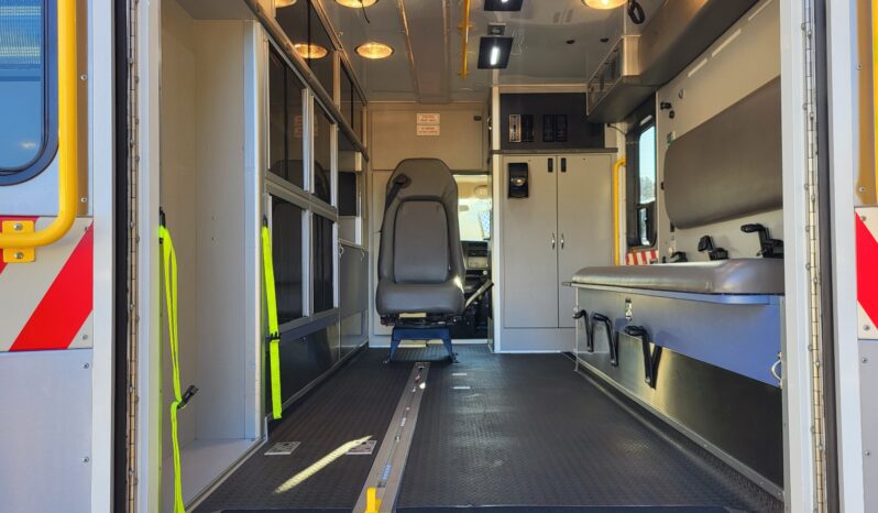 
								2007 G3500 6.6L Wheeled Coach Ambulance full									