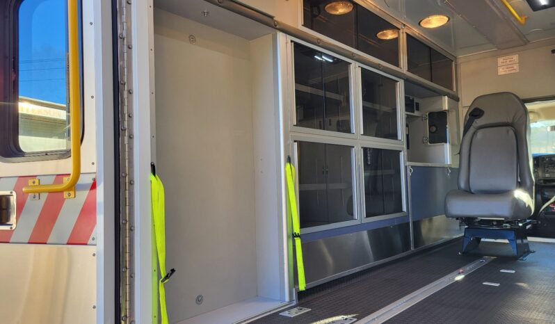 
								2007 G3500 6.6L Wheeled Coach Ambulance full									