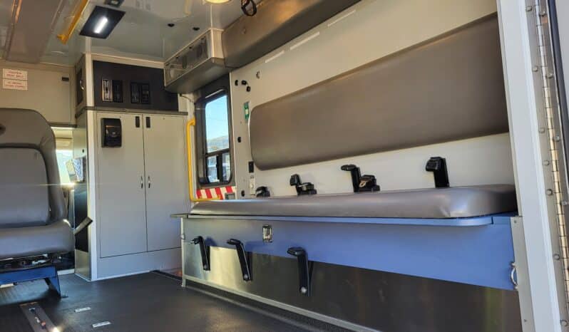 
								2007 G3500 6.6L Wheeled Coach Ambulance full									