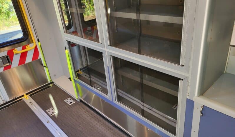 
								2007 G3500 6.6L Wheeled Coach Ambulance full									