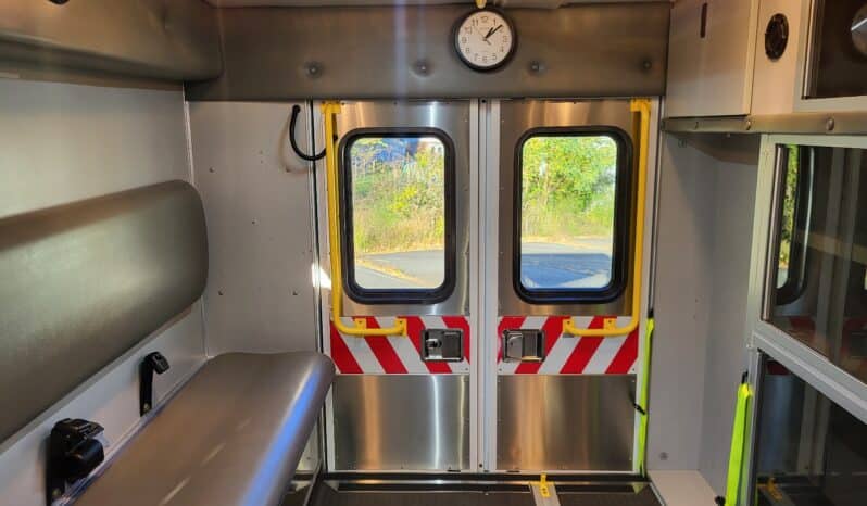 
								2007 G3500 6.6L Wheeled Coach Ambulance full									