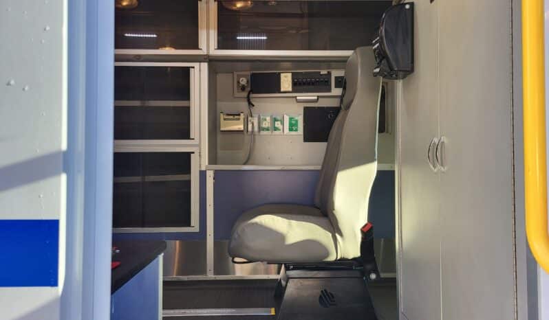 
								2007 G3500 6.6L Wheeled Coach Ambulance full									