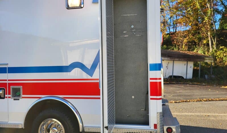 
								2007 G3500 6.6L Wheeled Coach Ambulance full									