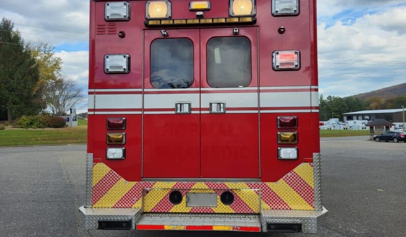 
								2014 F450 6.7L AEV Ambulance full									