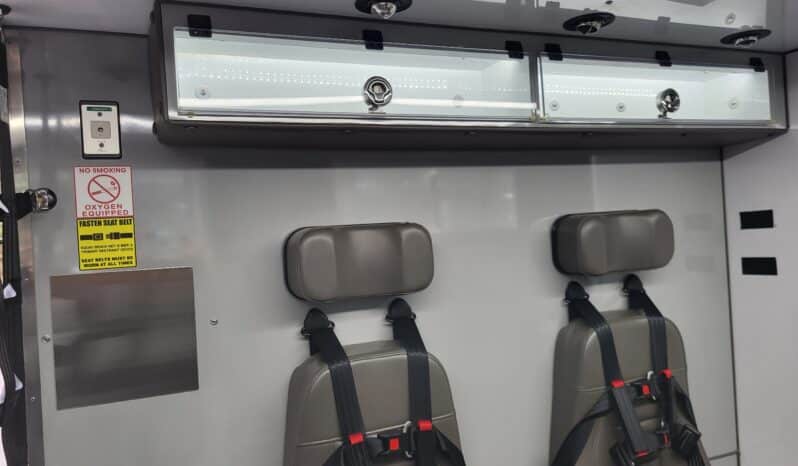 
								2014 F450 6.7L AEV Ambulance full									