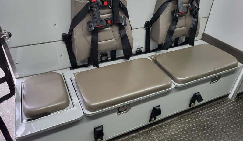 
								2014 F450 6.7L AEV Ambulance full									