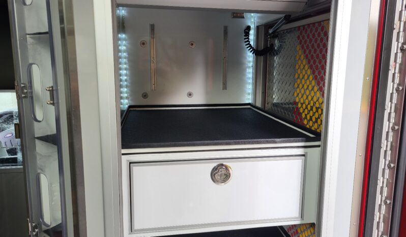 
								2014 F450 6.7L AEV Ambulance full									