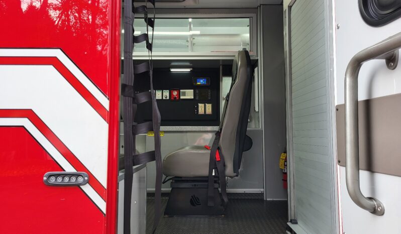 
								2014 F450 6.7L AEV Ambulance full									