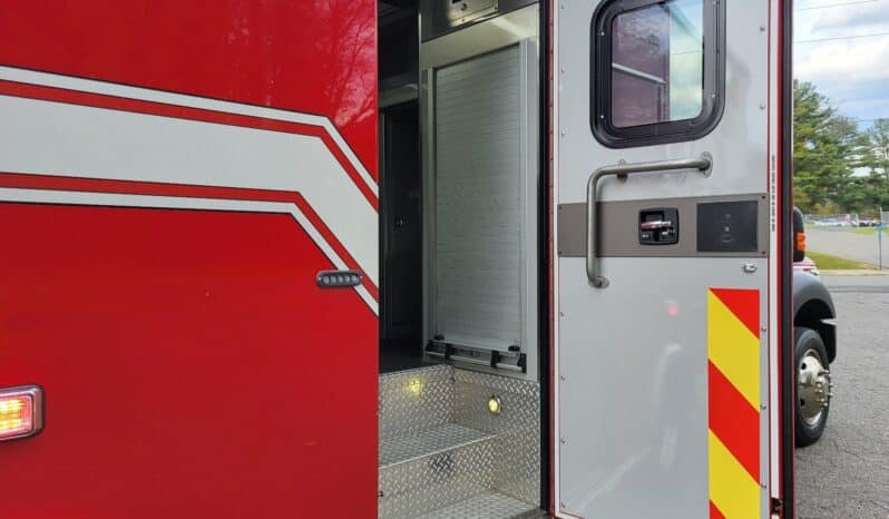 
								2014 F450 6.7L AEV Ambulance full									