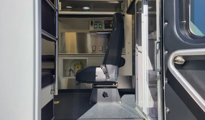 
								New F450 4×4 6.7L Braun Super Chief Stock Build Remount Ambulance full									