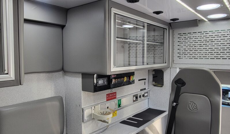 
								New F550 4×4 6.7L Road Rescue Stock Build Remount Ambulance full									