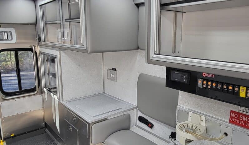 
								New F550 4×4 6.7L Road Rescue Stock Build Remount Ambulance full									