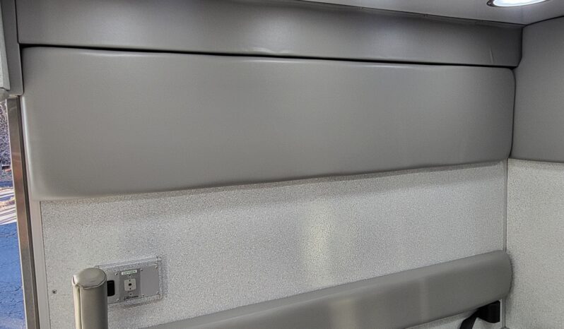 
								New F550 4×4 6.7L Road Rescue Stock Build Remount Ambulance full									