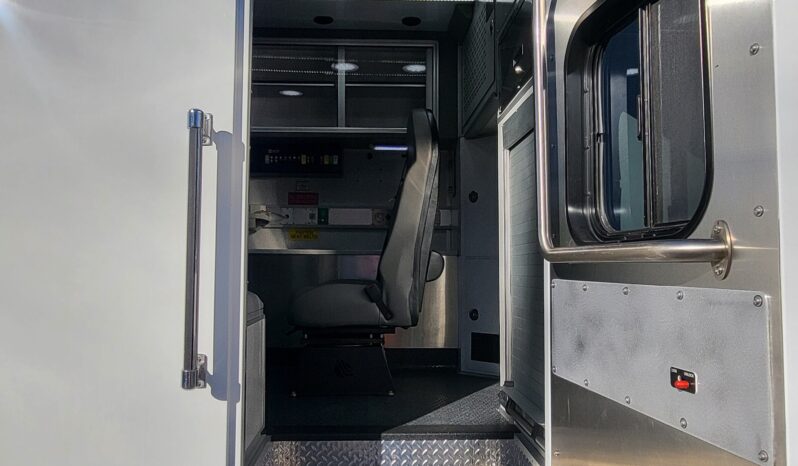 
								New F550 4×4 6.7L Road Rescue Stock Build Remount Ambulance full									