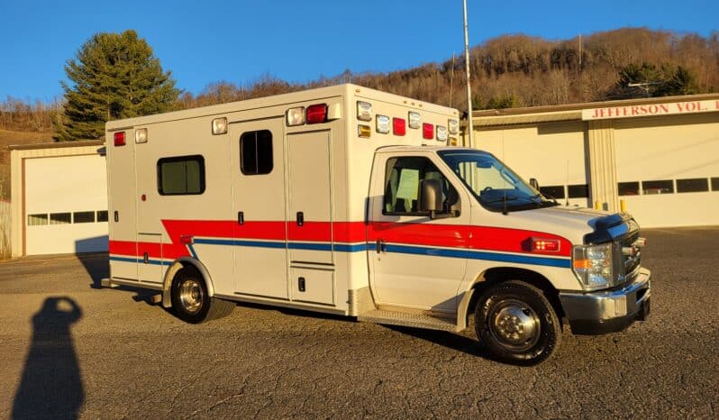 
								2009 E450 McCoy Miller Ambulance full									