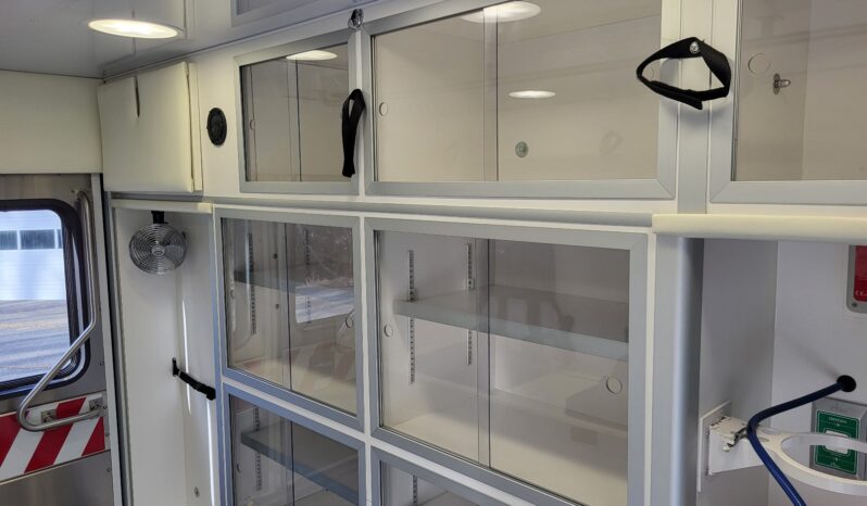 
								2016 F450 Wheeled Coach Ambulance full									