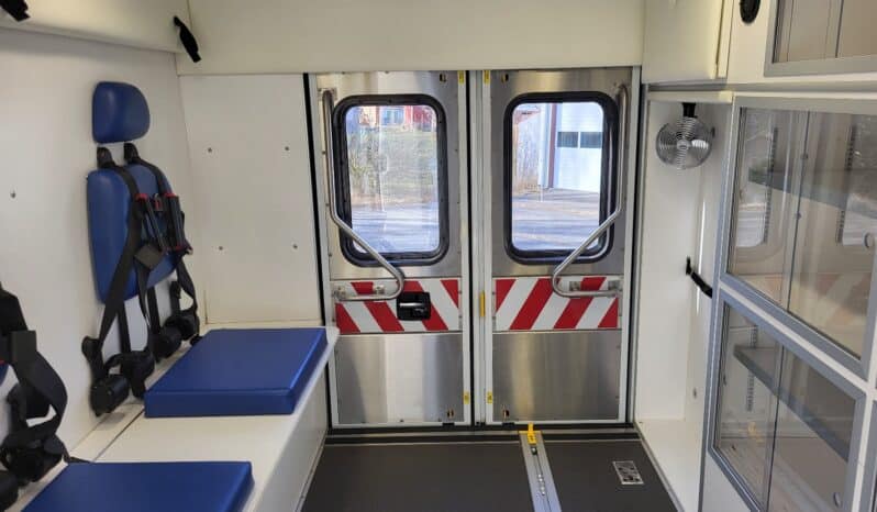 
								2016 F450 Wheeled Coach Ambulance full									