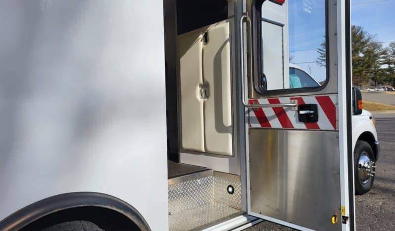 
								2016 F450 Wheeled Coach Ambulance full									