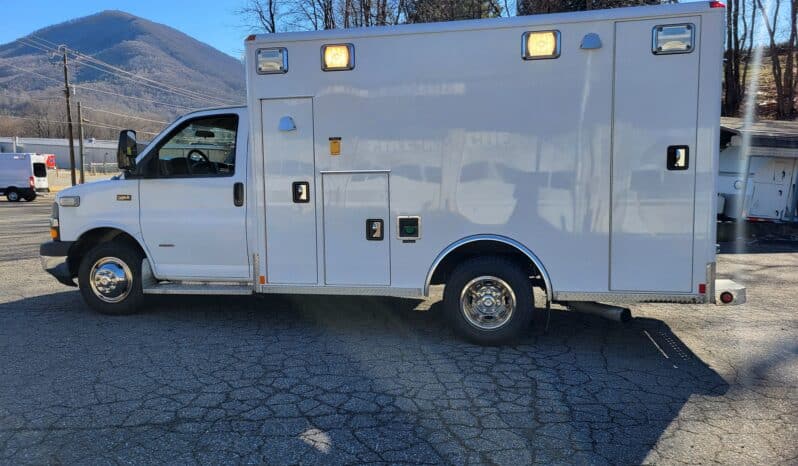 
								2007 G3500 6.6L Wheeled Coach Ambulance w 65k miles full									
