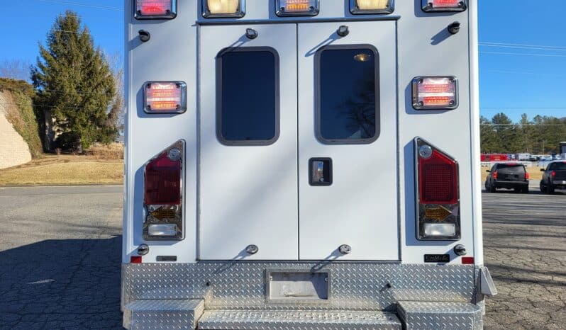 
								2007 G3500 6.6L Wheeled Coach Ambulance w 65k miles full									