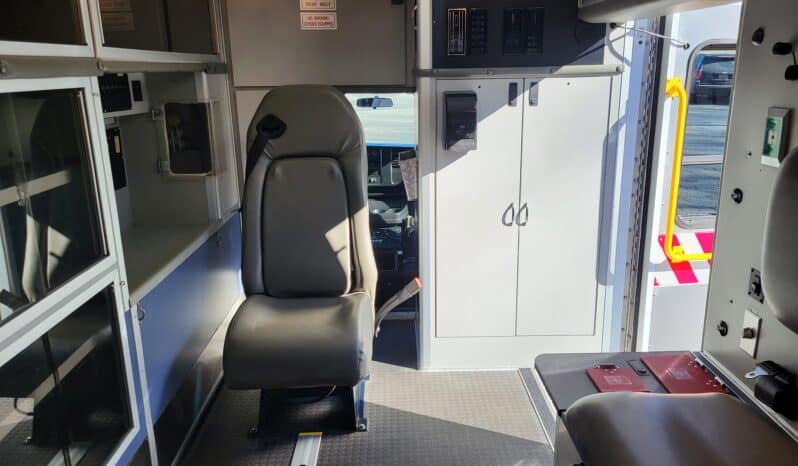 
								2007 G3500 6.6L Wheeled Coach Ambulance w 65k miles full									