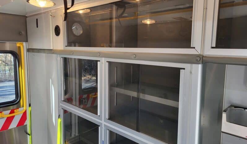 
								2007 G3500 6.6L Wheeled Coach Ambulance w 65k miles full									