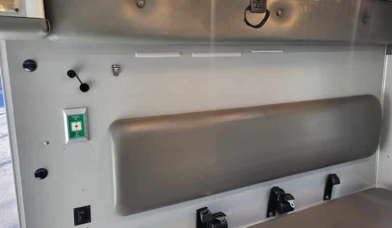 
								2007 G3500 6.6L Wheeled Coach Ambulance w 65k miles full									