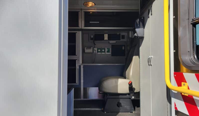 
								2007 G3500 6.6L Wheeled Coach Ambulance w 65k miles full									