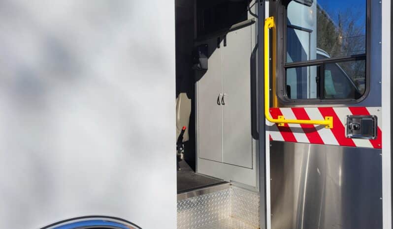 
								2007 G3500 6.6L Wheeled Coach Ambulance w 65k miles full									