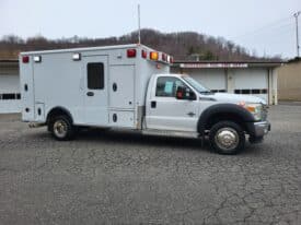 2015 F450 4×4 Wheeled Coach Ambulance, Only 38k miles
