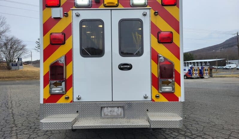 
								2015 F450 4×4 Wheeled Coach Ambulance, Only 38k miles full									