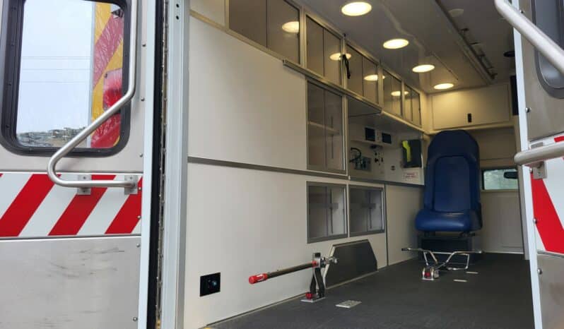 
								2015 F450 4×4 Wheeled Coach Ambulance, Only 38k miles full									