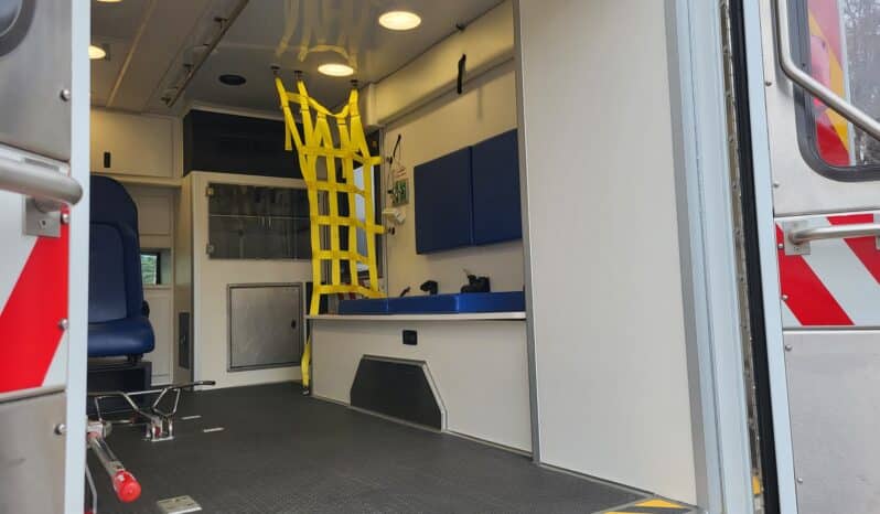 
								2015 F450 4×4 Wheeled Coach Ambulance, Only 38k miles full									