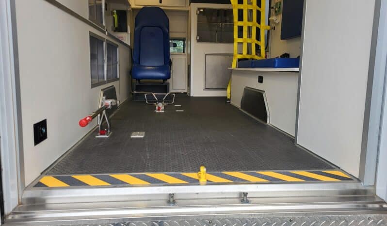 
								2015 F450 4×4 Wheeled Coach Ambulance, Only 38k miles full									