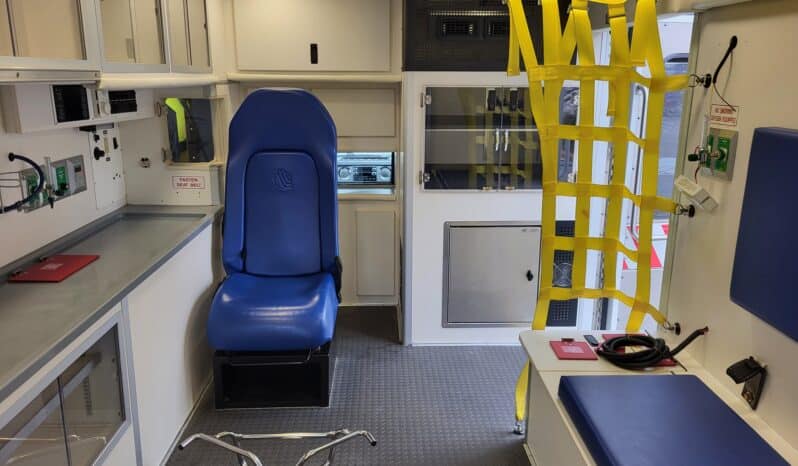 
								2015 F450 4×4 Wheeled Coach Ambulance, Only 38k miles full									