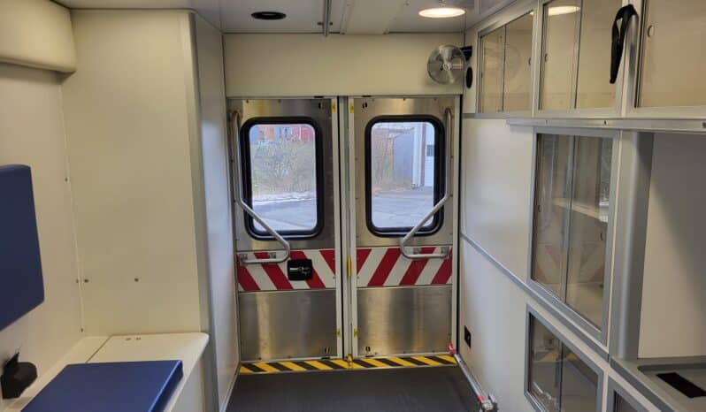 
								2015 F450 4×4 Wheeled Coach Ambulance, Only 38k miles full									