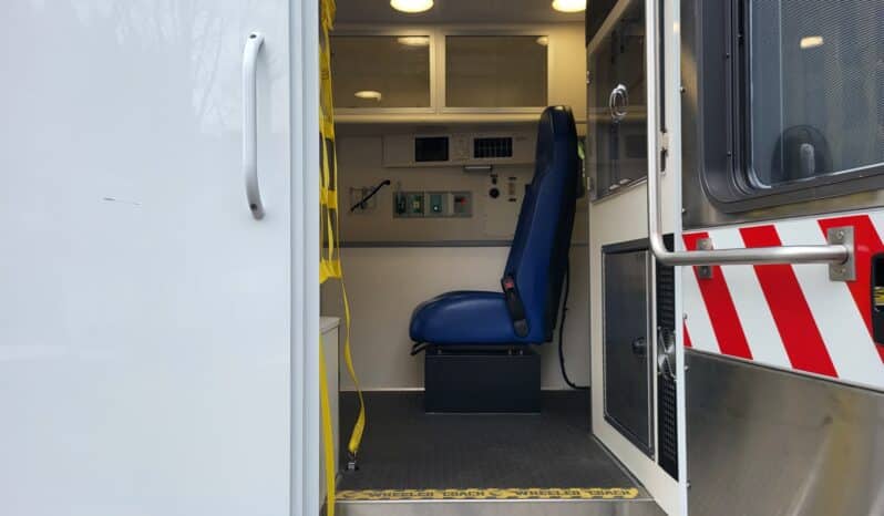 
								2015 F450 4×4 Wheeled Coach Ambulance, Only 38k miles full									