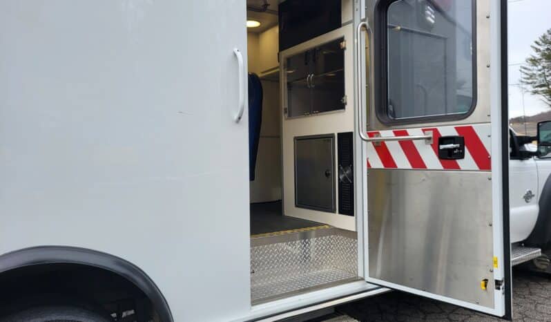 
								2015 F450 4×4 Wheeled Coach Ambulance, Only 38k miles full									