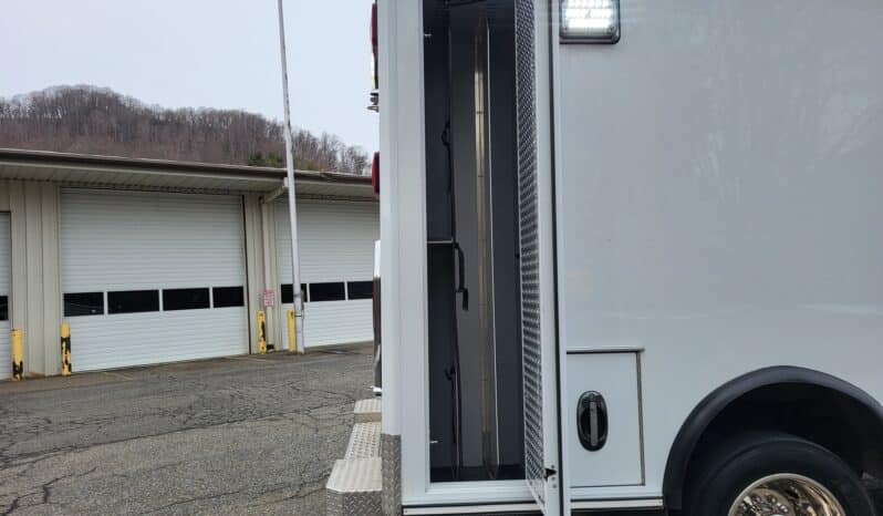 
								2015 F450 4×4 Wheeled Coach Ambulance, Only 38k miles full									
