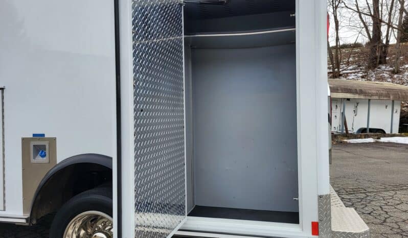 
								2015 F450 4×4 Wheeled Coach Ambulance, Only 38k miles full									