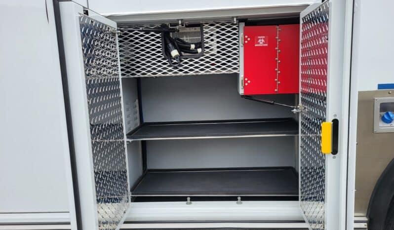 
								2015 F450 4×4 Wheeled Coach Ambulance, Only 38k miles full									