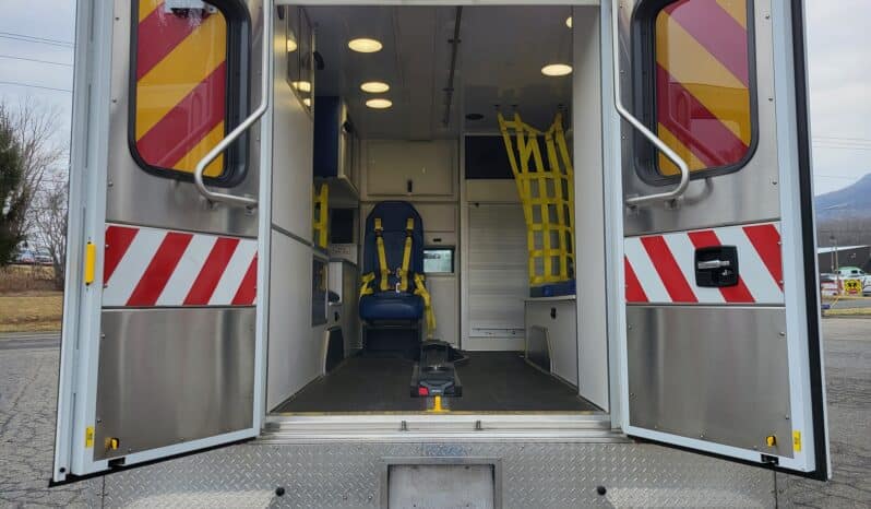 
								2016 F450 6.7L Wheeled Coach Ambulance, Only 63k miles, Stryker Performance-LOAD full									