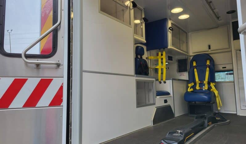 
								2016 F450 6.7L Wheeled Coach Ambulance, Only 63k miles, Stryker Performance-LOAD full									