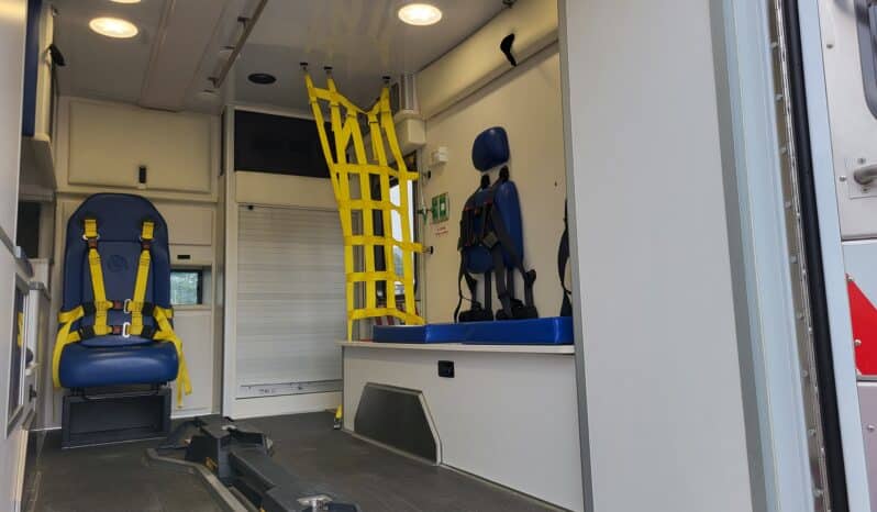 
								2016 F450 6.7L Wheeled Coach Ambulance, Only 63k miles, Stryker Performance-LOAD full									