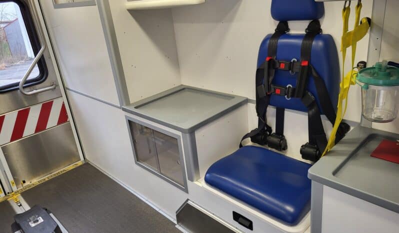 
								2016 F450 6.7L Wheeled Coach Ambulance, Only 63k miles, Stryker Performance-LOAD full									