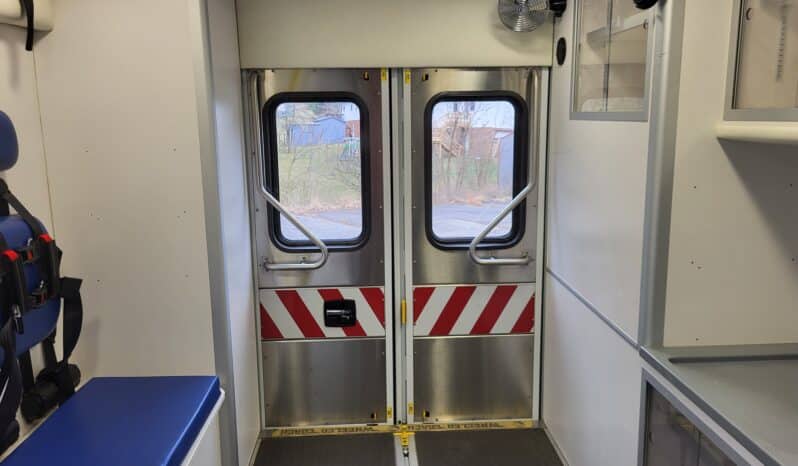 
								2016 F450 6.7L Wheeled Coach Ambulance, Only 63k miles, Stryker Performance-LOAD full									