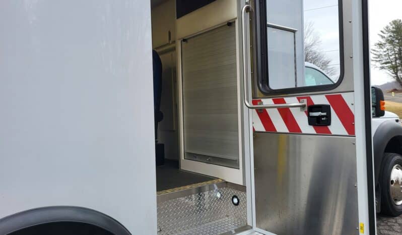 
								2016 F450 6.7L Wheeled Coach Ambulance, Only 63k miles, Stryker Performance-LOAD full									