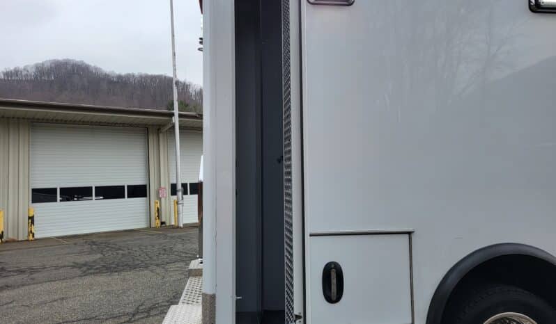 
								2016 F450 6.7L Wheeled Coach Ambulance, Only 63k miles, Stryker Performance-LOAD full									